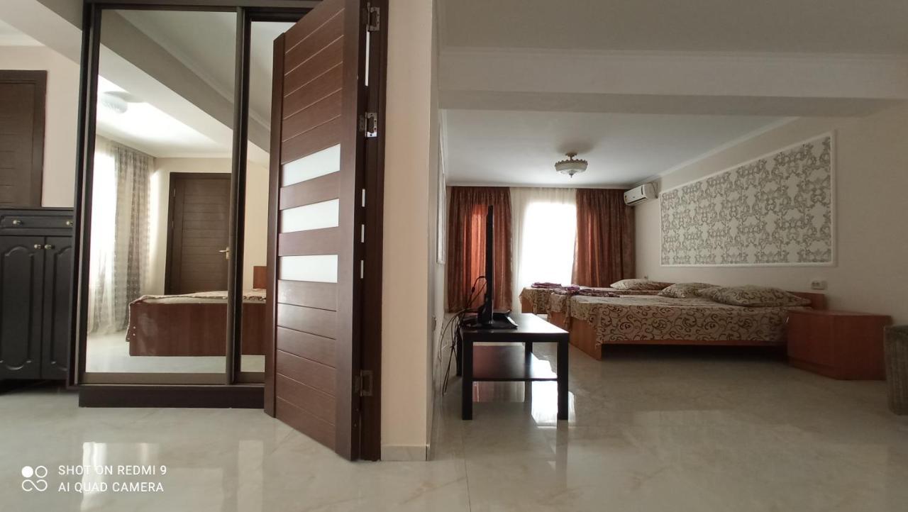 Samira Hotel Gagra Buitenkant foto