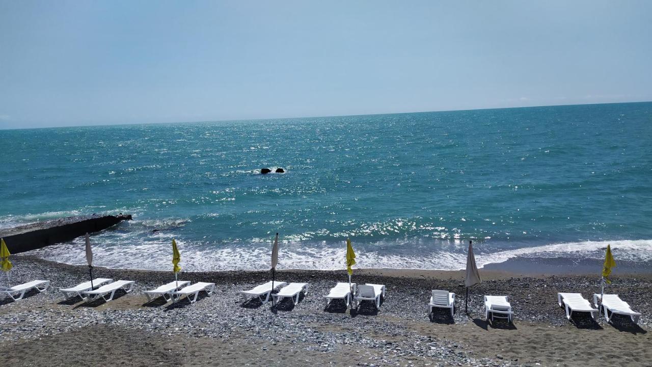 Samira Hotel Gagra Buitenkant foto